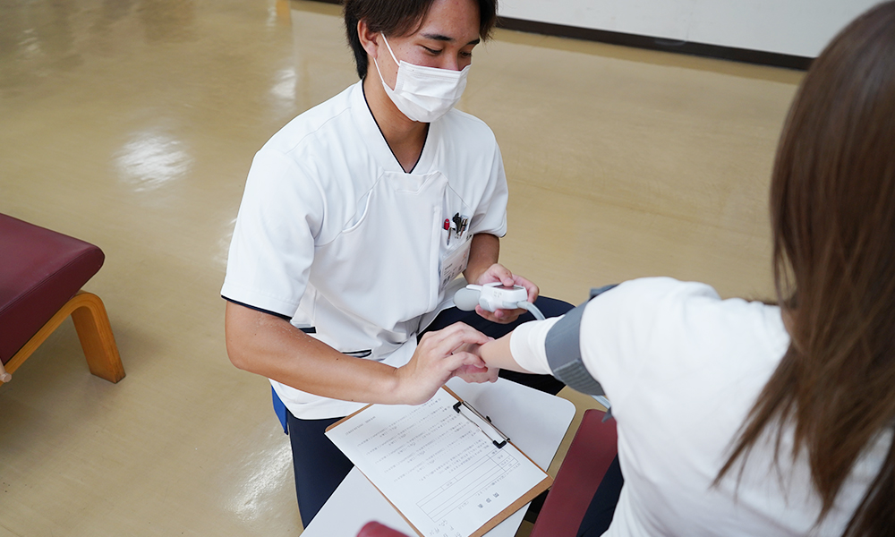 井手上　煌